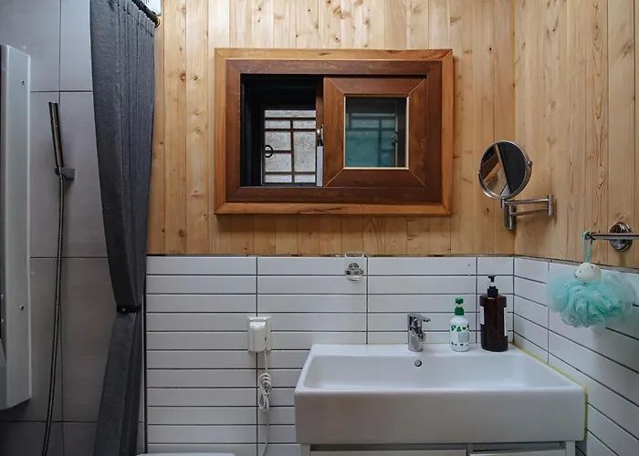 Guest house Eunpyeong Hanok Pyeonganchae은평한옥 4*