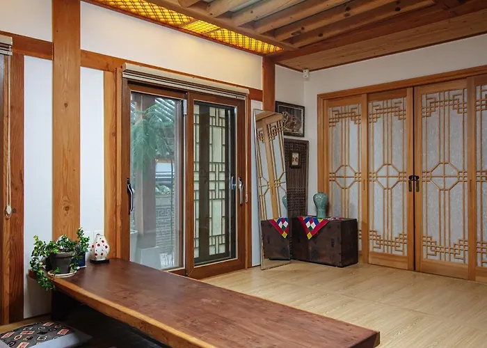 Eunpyeong Hanok Pyeonganchae은평한옥 Guest house Seoul