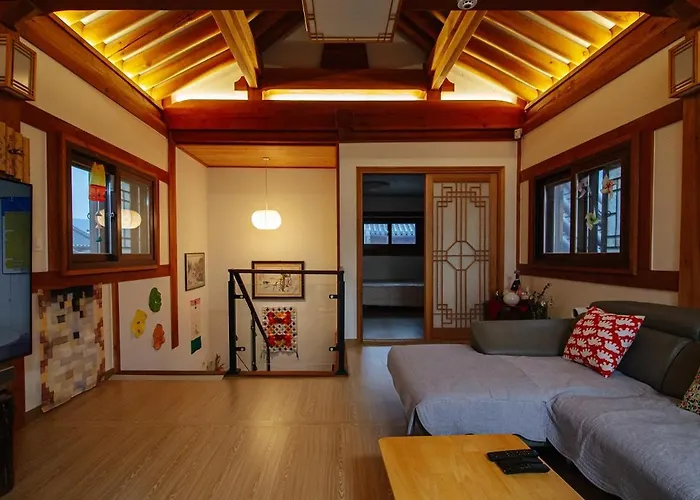 Eunpyeong Hanok Pyeonganchae은평한옥 Guest house 4*