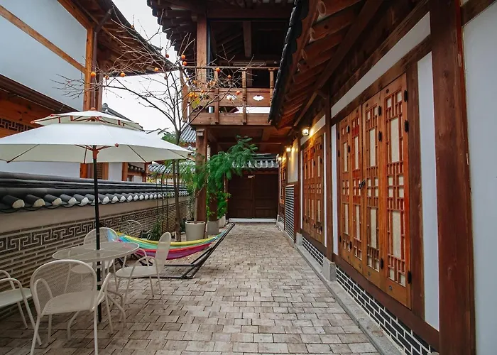 Eunpyeong Hanok Pyeonganchae은평한옥 Guest house Seoul