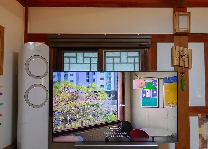 Eunpyeong Hanok Pyeonganchae은평한옥 Guest house Seoul
